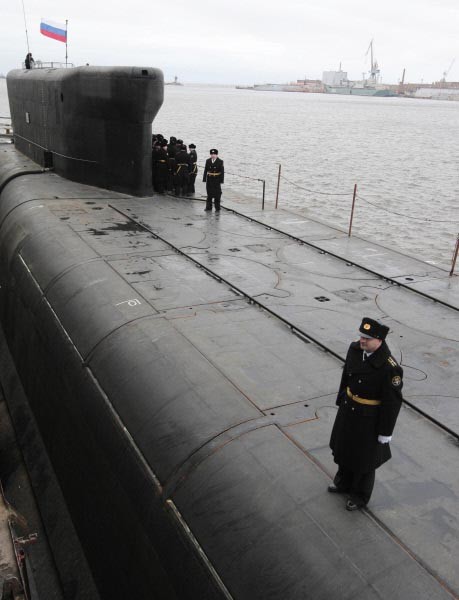 Thủ tướng Vladimir Putin đến thăm một tàu ngầm hạt nhân do nhà máy Sevmash chế tạo